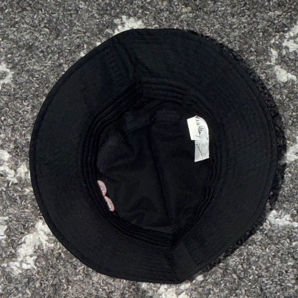 NWOT Keith Haring Smiling Heart Black Bucket Hat - Picture 3 of 4